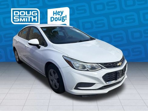 Used 2017 Chevrolet Cruze LS FWD image 1