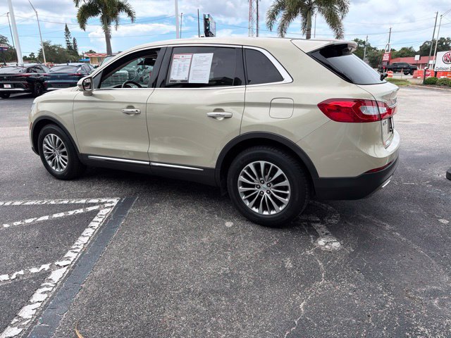 Used 2016 Lincoln MKX Select FWD image 5
