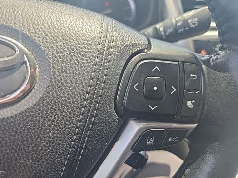 Used 2018 Toyota Highlander XLE AWD/4WD image 14
