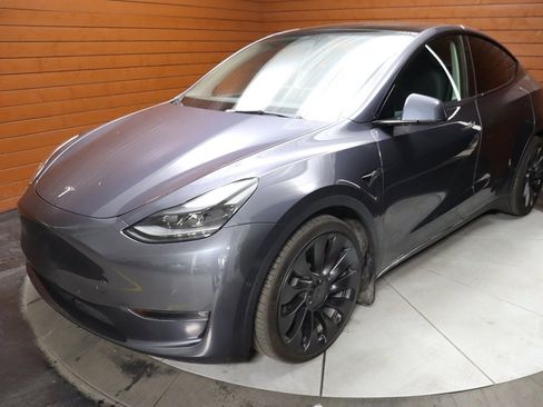 Used 2023 Tesla Model Y Performance image 5