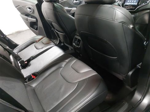 Used 2021 Jeep Cherokee Limited image 11