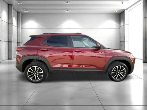 Used 2025 Chevrolet TrailBlazer LT AWD/4WD image 9