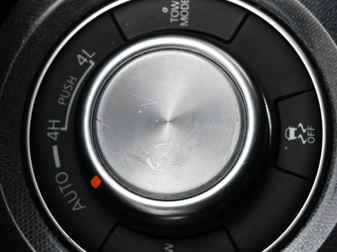 Used 2021 Nissan Armada SV image 24