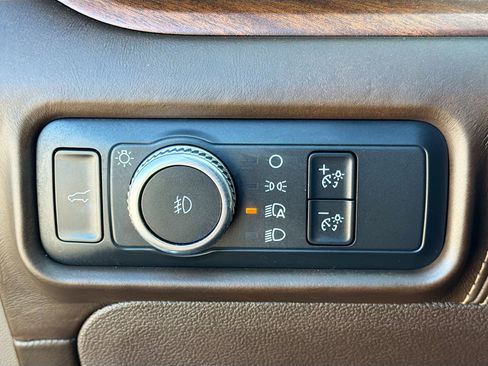 Used 2021 Ford Explorer King Ranch w/ Premium Technology Package image 37