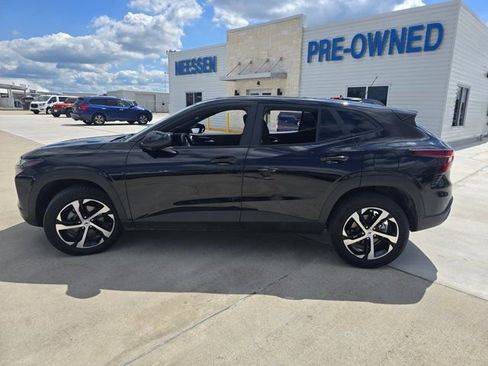Used 2025 Chevrolet Trax RS w/ Driver Confidence Package FWD image 3