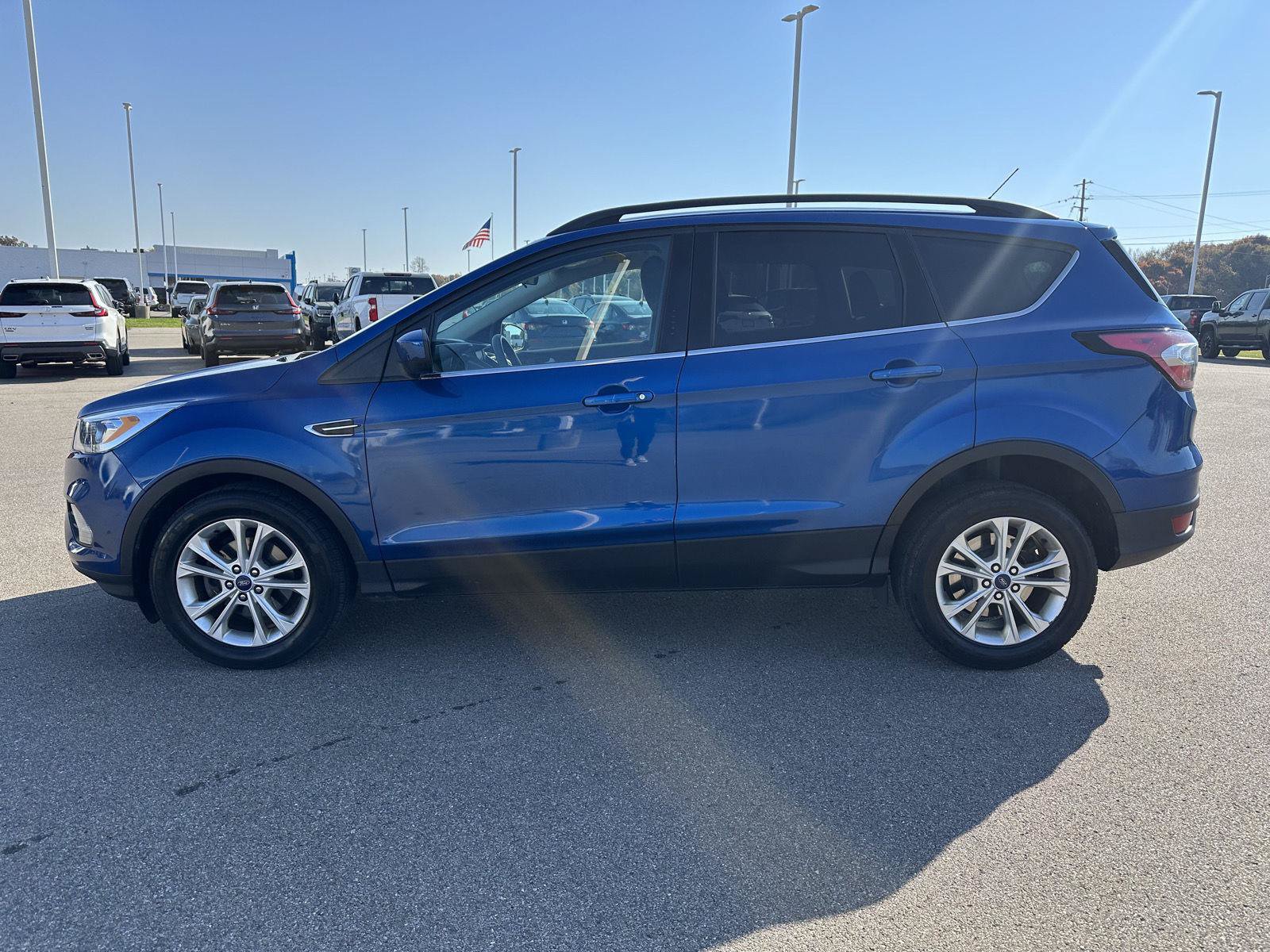Used 2017 Ford Escape SE w/ Equipment Group 201A FWD image 2
