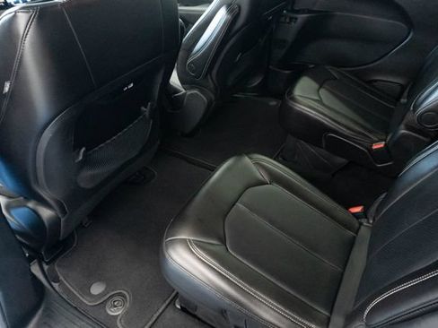 Used 2025 Chrysler Pacifica Select FWD image 20
