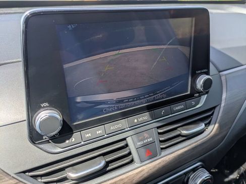 Used 2025 Nissan Altima 2.5 SV FWD image 22