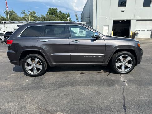 Used 2014 Jeep Grand Cherokee Overland w/ Advanced Technology Group AWD/4WD image 2
