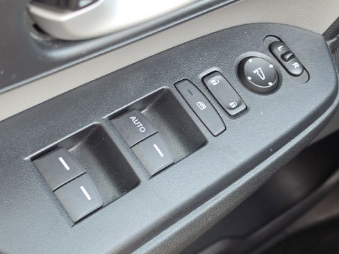 Used 2017 Honda CR-V LX image 14