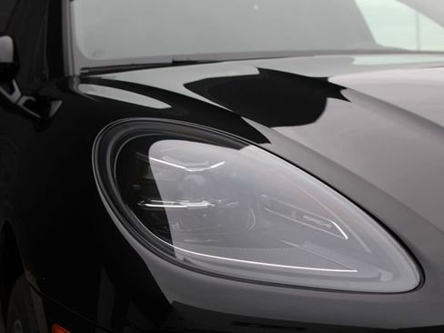 Used 2026 Porsche Macan AWD/4WD image 12