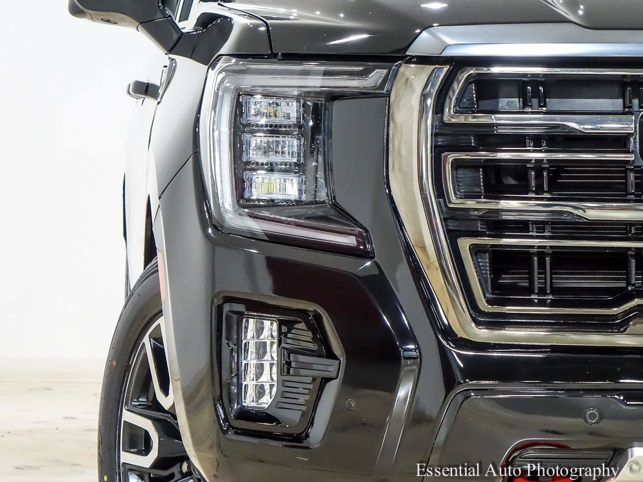 Used 2021 GMC Yukon XL AT4 w/ AT4 Premium Plus Package AWD/4WD image 6