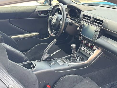 Used 2022 Toyota GR86 Premium RWD image 11