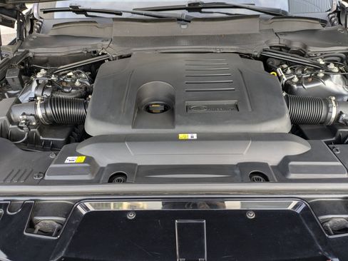 Used 2019 Land Rover Range Rover Sport HST image 32
