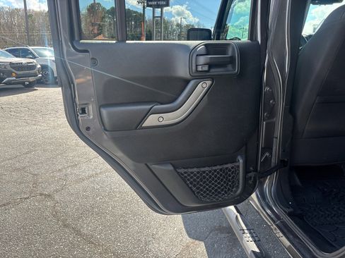Used 2018 Jeep Wrangler Unlimited Sport S image 29