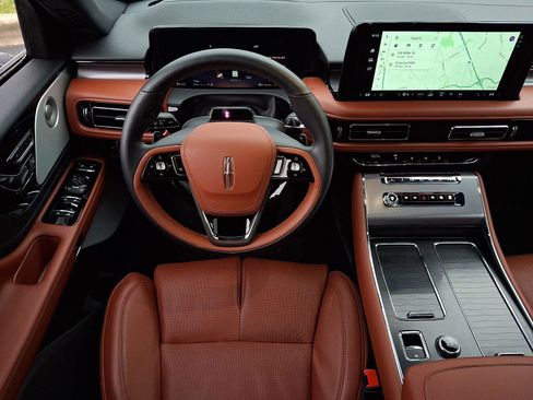 Used 2025 Lincoln Aviator Reserve w/ Equipment Group 201A image 11