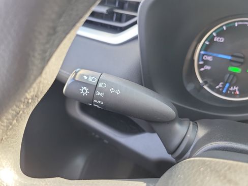 Used 2022 Toyota RAV4 XLE image 32