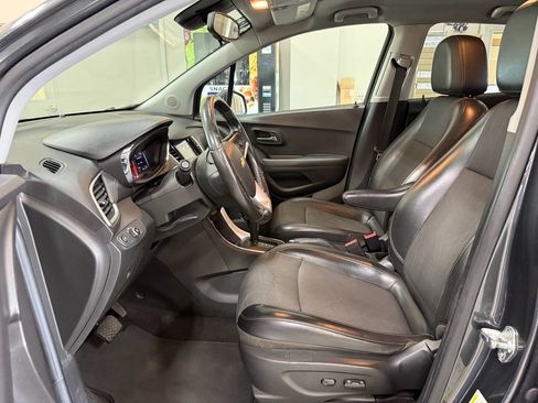 Used 2018 Chevrolet Trax LT w/ LT Convenience Package AWD/4WD image 8
