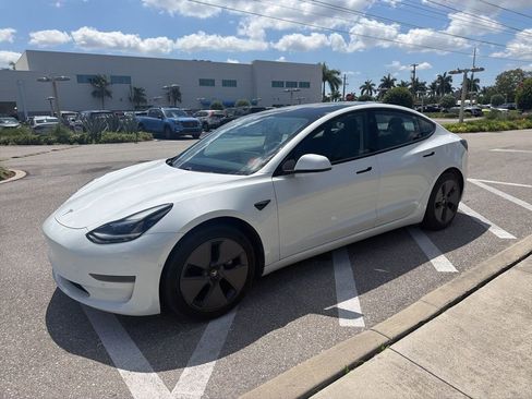 Used 2021 Tesla Model 3 Standard Range Plus RWD image 4