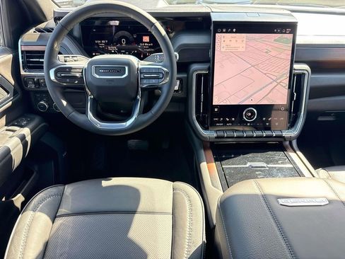 Used 2025 GMC Yukon XL Denali AWD/4WD image 17