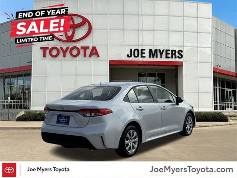 Used 2025 Toyota Corolla LE image 5