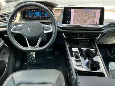 Certified 2025 Volkswagen Atlas SEL AWD/4WD image 13