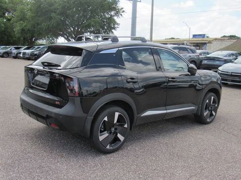New 2026 Nissan Kicks SR FWD image 3