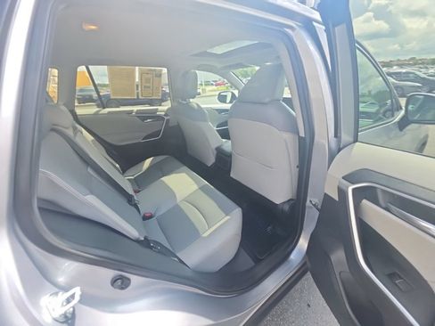 Used 2021 Toyota RAV4 XLE Premium AWD/4WD image 32