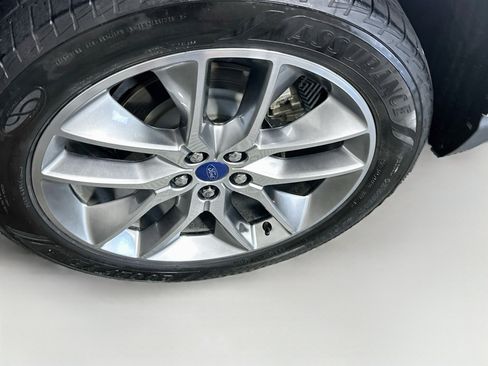 Used 2017 Ford Edge Titanium w/ Equipment Group 302A FWD image 11