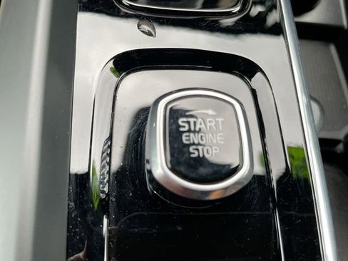 Used 2025 Volvo V60 B5 Cross Country Plus image 26