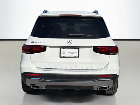 Used 2023 Mercedes-Benz GLB 250 image 4