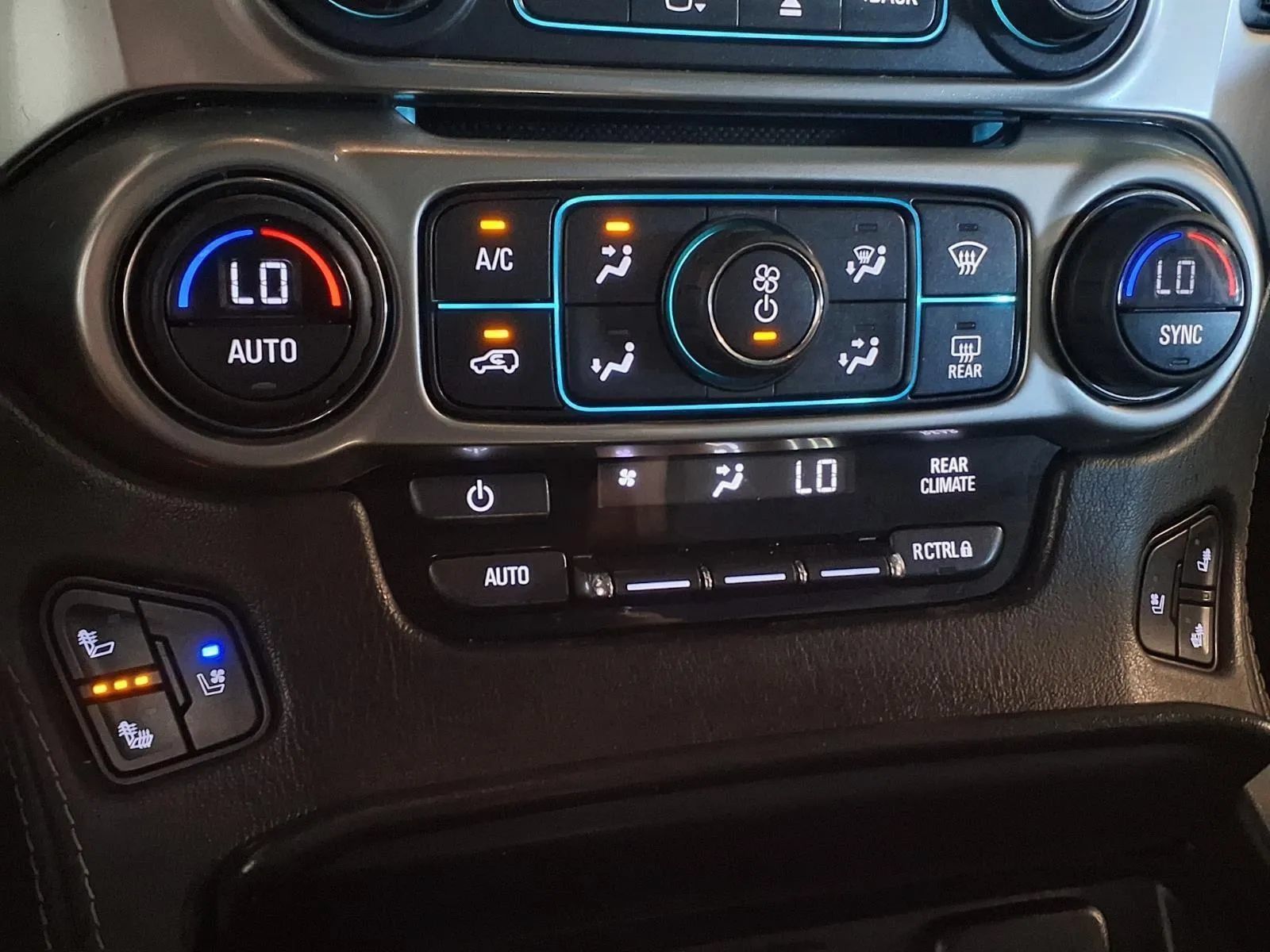 Used 2017 Chevrolet Suburban Premier AWD/4WD image 19