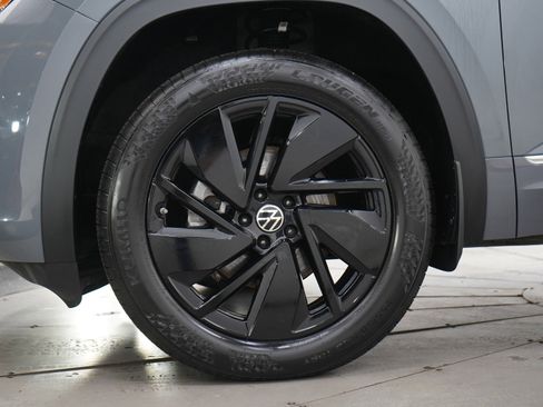 Used 2024 Volkswagen Atlas Cross Sport SEL R-Line AWD/4WD image 28