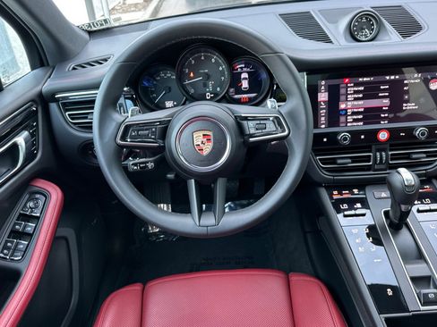 Used 2025 Porsche Macan image 14