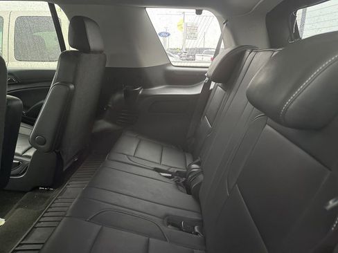 Used 2017 GMC Yukon SLT w/ Premium Edition AWD/4WD image 19