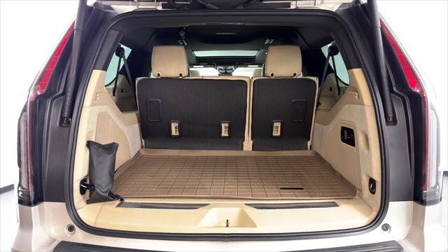 Used 2021 Cadillac Escalade ESV Premium Luxury AWD/4WD image 18
