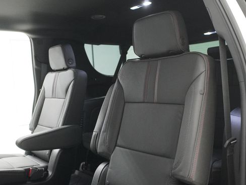 New 2026 Chevrolet Suburban RST RWD image 38
