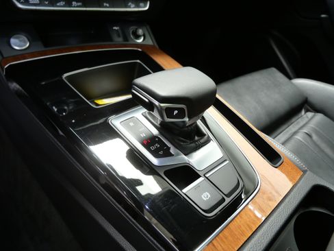 Used 2023 Audi Q5 e Premium w/ Convenience Package AWD/4WD image 21