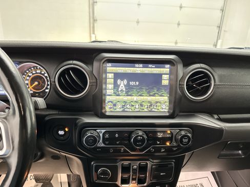 Used 2021 Jeep Wrangler Unlimited Sahara AWD/4WD image 30