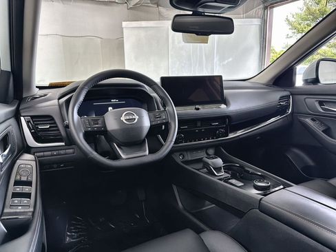 Certified 2025 Nissan Rogue SL w/ Tech Package AWD/4WD image 19
