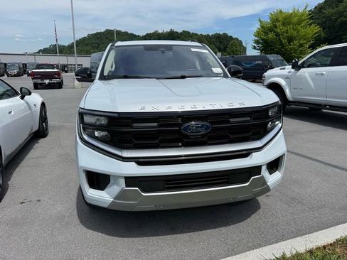 Used 2025 Ford Expedition Platinum AWD/4WD image 8