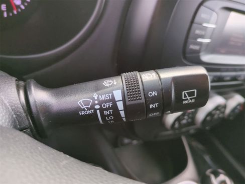 Used 2016 Kia Soul + image 24