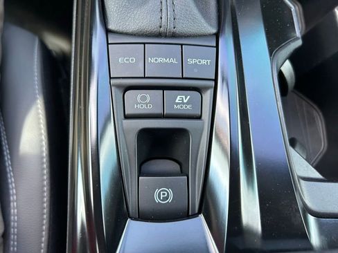 Used 2025 Toyota Camry SE w/ Convenience Package FWD image 28
