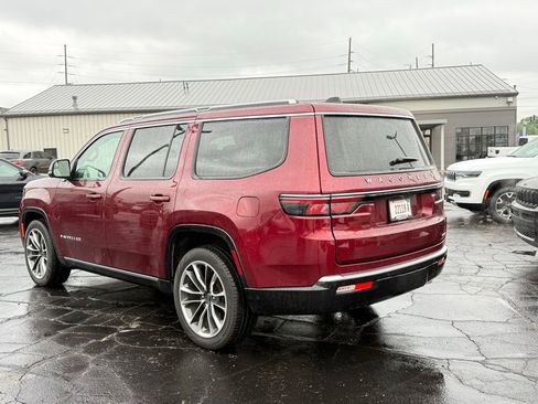 Used 2024 Jeep Wagoneer Series III w/ Premium Group I AWD/4WD image 5