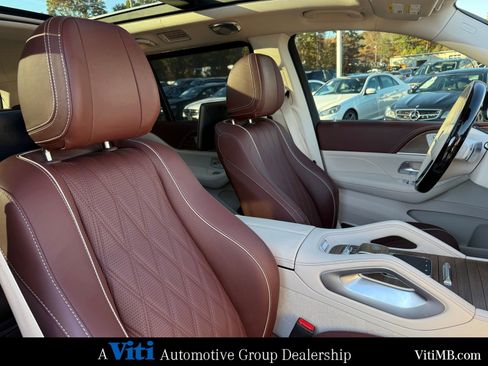 Certified 2024 Mercedes-Benz Maybach GLS 600 4MATIC image 31