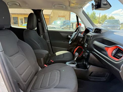 Used 2020 Jeep Renegade Latitude AWD/4WD image 27