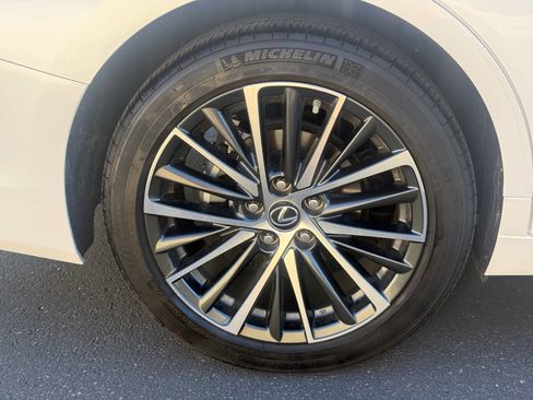 Used 2024 Lexus ES 300h w/ Premium Package image 10