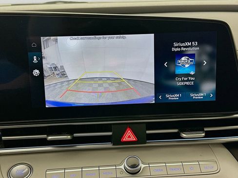 New 2025 Hyundai Elantra Limited image 13