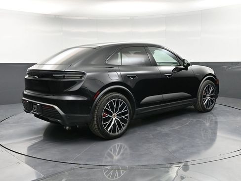 Certified 2025 Porsche Macan 4S Electric image 8