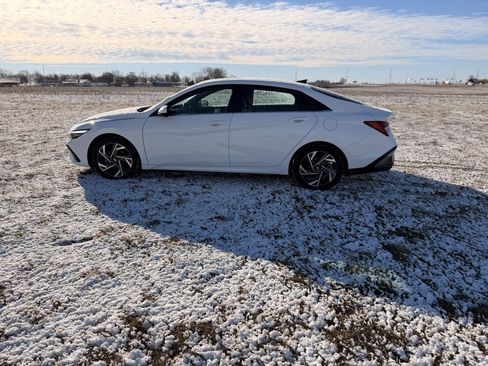 Used 2025 Hyundai Elantra SEL image 8